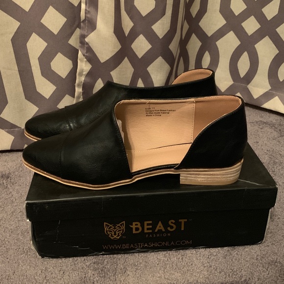 Beast Carter Side Cutout Ankle Bootie - Picture 4 of 7